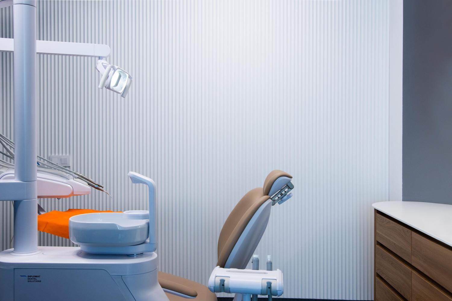 Unit dentar pregătit pentru o consultație