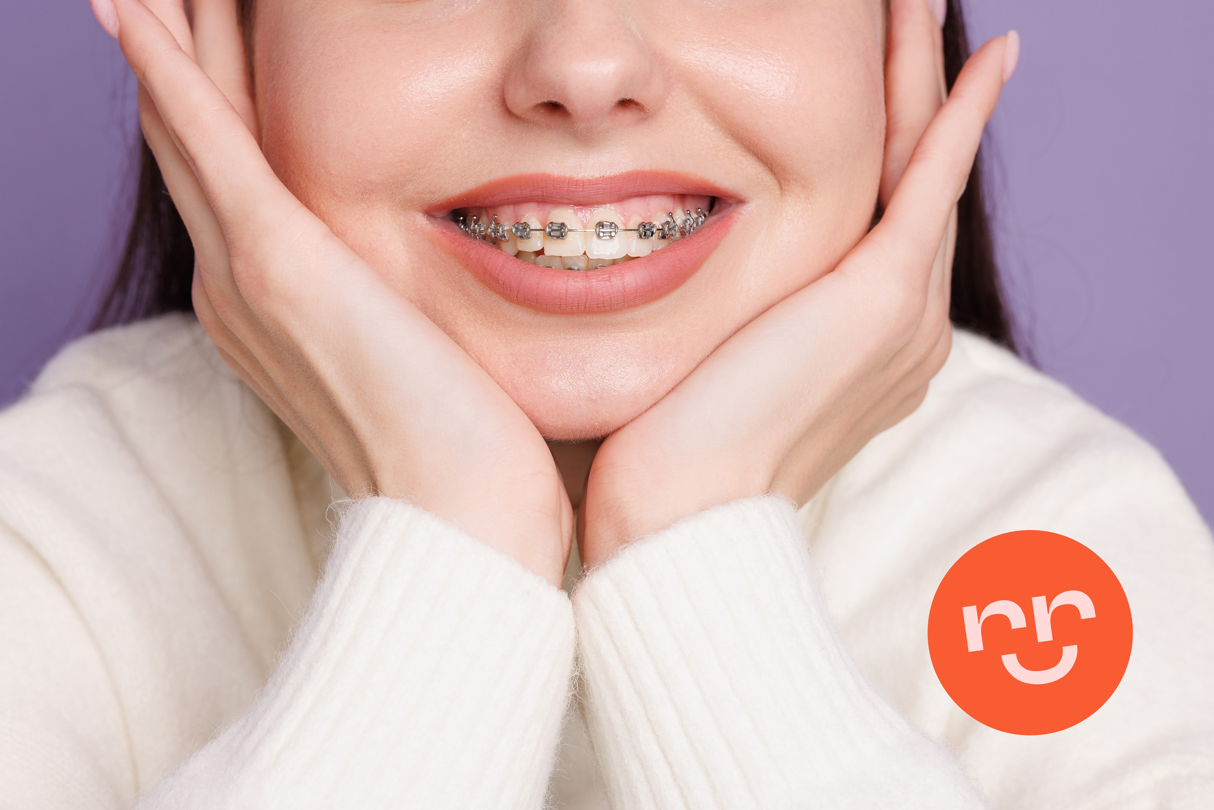 Ortodonția modernă ajută la alinierea dinților și la obținerea unui zâmbet armonios, contribuind în același timp la prevenirea unor probleme dentare pe termen lung.